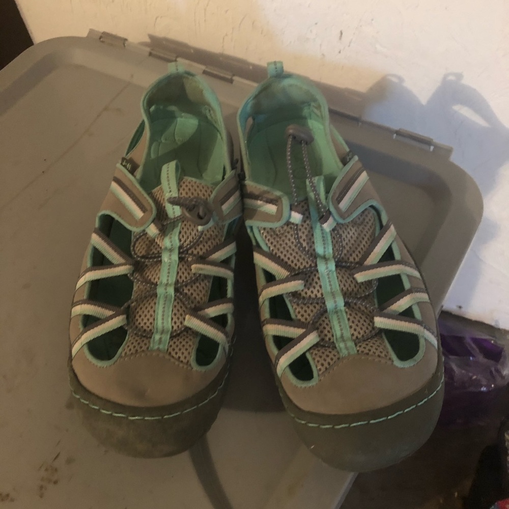 Sneakers/water shoes
